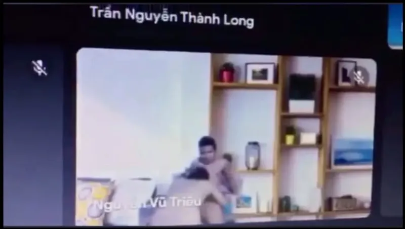 Học online quên không tắt camera lộ cảnh em gái đang mút mút