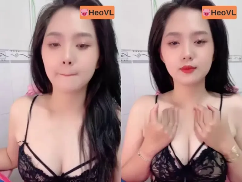 Eny răng khểnh khoe cục thịt tròn trắng